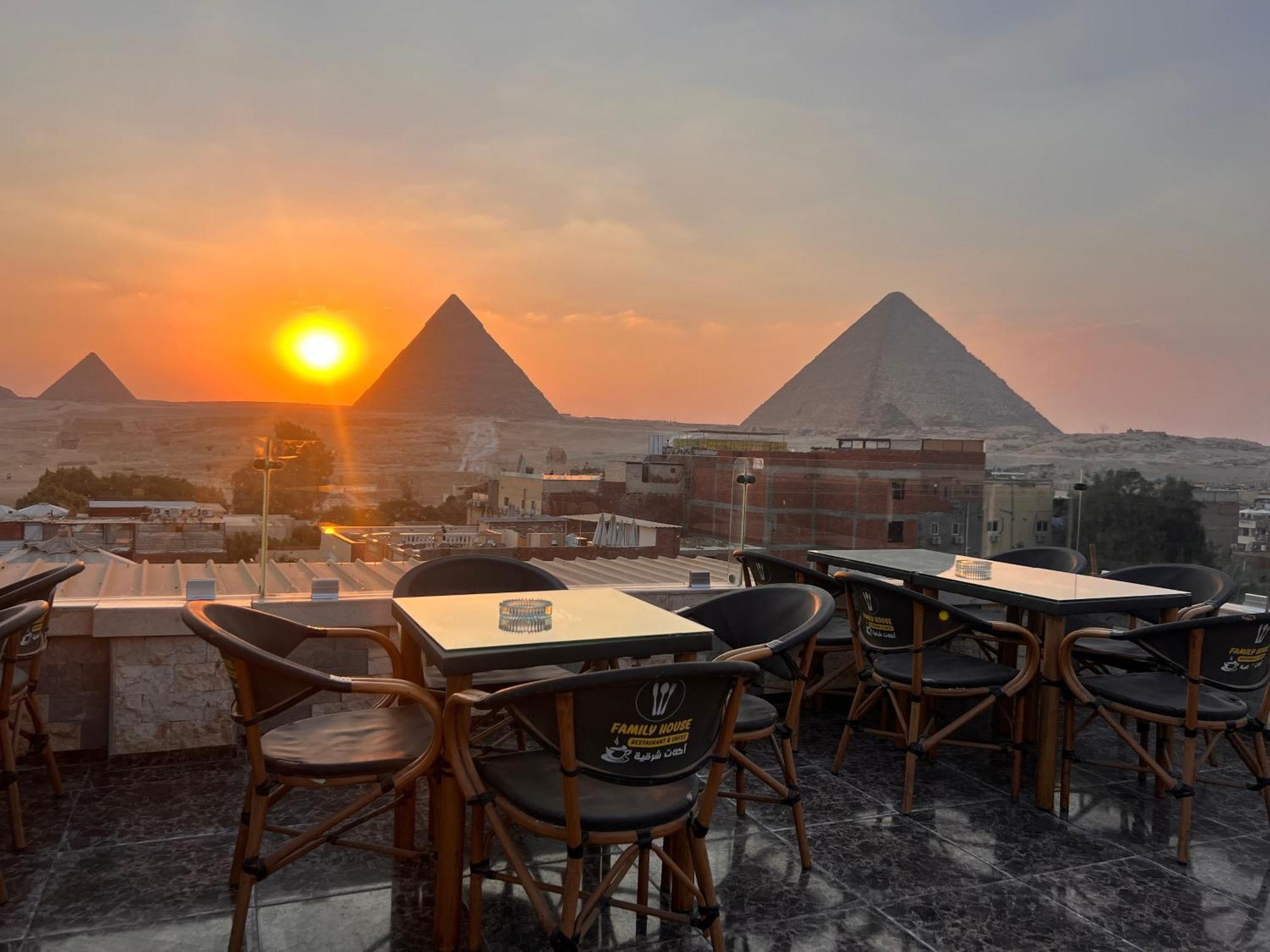 The Pyramids 4*