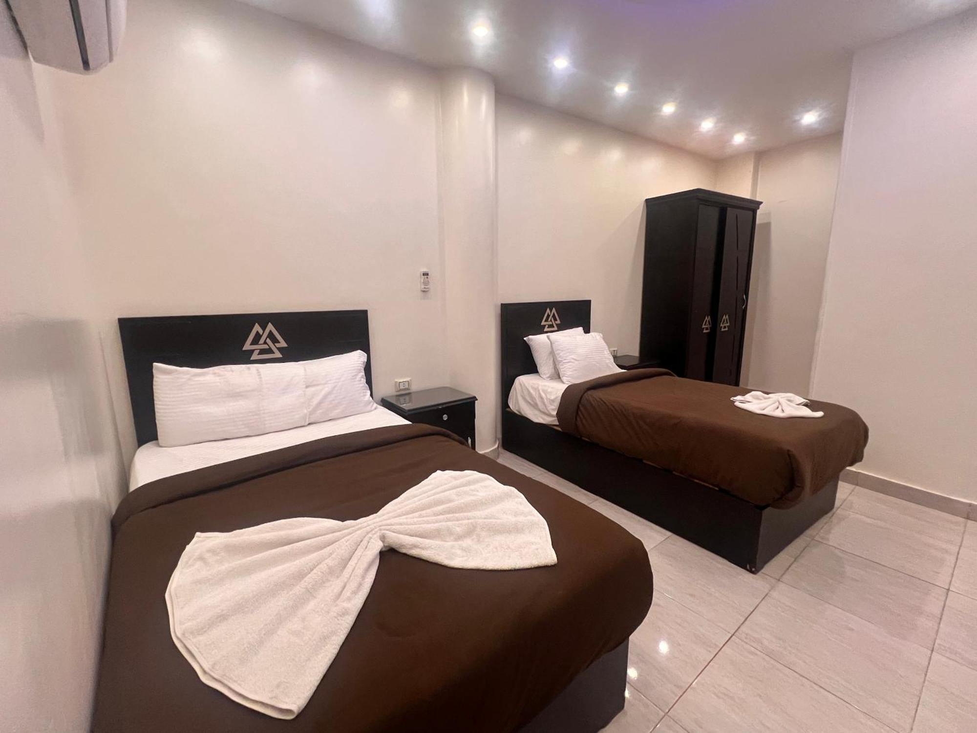 The Pyramids 4*